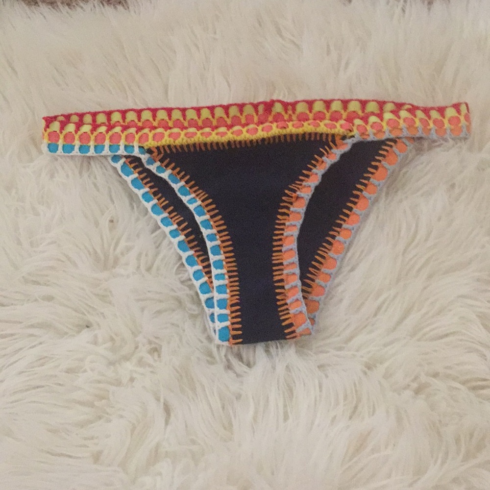 Bikini - Picture 2 of 2